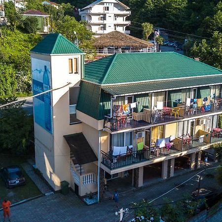 Green Hotel Квариати Екстериор снимка