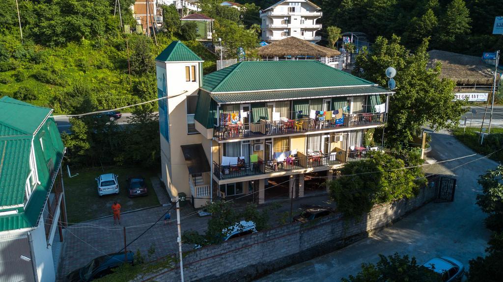 Green Hotel Квариати Екстериор снимка