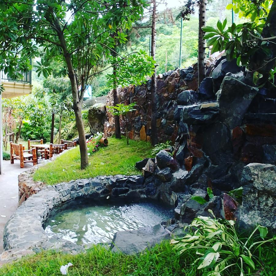 Green Hotel Квариати Екстериор снимка
